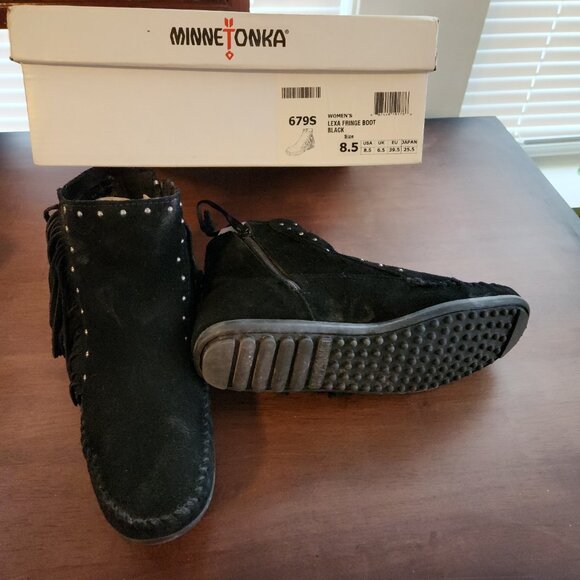 New in original box, MINNETONKA black boots - Picture 2 of 2